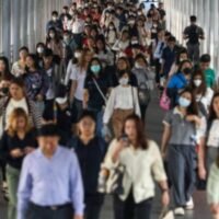 . Eine aktuelle Umfrage des National Institute of National Administration (NIDA) ergab, dass mehr als die Hälfte der thailändischen Befragten eine Distanzierung Thailands zu seinem Nachbarn Kambodscha wünscht. Bemerkenswerte 64,73 Prozent glauben zudem, dass sich globale Supermächte in den Grenzstreit einmischen, um ihre eigenen Ziele zu verfolgen.