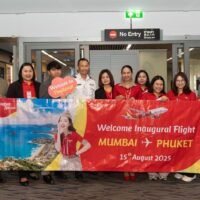 VietJet Thailand hat seinen Erstflug zwischen Phuket und Mumbai gestartet und erweitert damit sein Netzwerk nach Indien. Pinyot Phiboolsongkram, Vizepräsident für Handel und Kundenbeziehungen bei VietJet Thailand, kündigte die neue Route am 14. August an und erweitert damit die Reisemöglichkeiten zwischen Thailands beliebtem Touristenziel und Indiens größter Stadt.