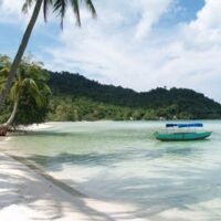 . Vietnam hat sich in einer aktuellen Umfrage der Bangkok Post als erste Wahl für Reisende herausgestellt, die einen tropischen Strandurlaub suchen, und hat Thailand und andere südostasiatische Reiseziele in den Schatten gestellt. Laut der Umfrage, die zwischen dem 30. Juli und dem 12. August online durchgeführt wurde, wählten 26,3 % der Befragten Vietnam als ihren bevorzugten Strandurlaubsort.