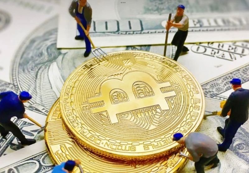 Die starke Aufwertung Thailands Baht steht im Zusammenhang mit groß angelegten Geldwäscheoperationen, bei denen Kryptowährungen in Baht umgewandelt werden. Experten für digitale Vermögenswerte schätzen, dass über diesen Kanal bereits rund 500 Milliarden Baht gewaschen und anschließend in Gold, Immobilien und Unternehmensanleihen investiert wurden. Der Anstieg hat den Baht seit Anfang 2025 um 7 % gestärkt und weckt Bedenken hinsichtlich der Stabilität des thailändischen Finanzsystems.