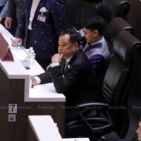 Eine Mehrheit der Thailänder möchte das Parlament auflösen, ohne die in einem politischen Pakt vereinbarte Frist von vier Monaten einzuhalten. Sie befürworten eine Verfassungsänderung Abschnitt für Abschnitt und nicht eine vollständige Neufassung, wie aus einer am Sonntag veröffentlichten Meinungsumfrage hervorgeht.