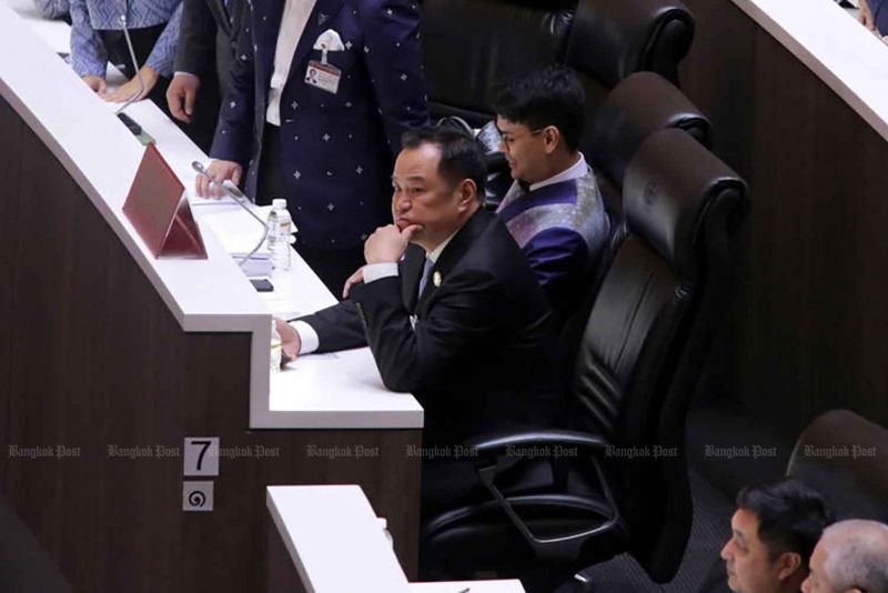 Eine Mehrheit der Thailänder möchte das Parlament auflösen, ohne die in einem politischen Pakt vereinbarte Frist von vier Monaten einzuhalten. Sie befürworten eine Verfassungsänderung Abschnitt für Abschnitt und nicht eine vollständige Neufassung, wie aus einer am Sonntag veröffentlichten Meinungsumfrage hervorgeht.
