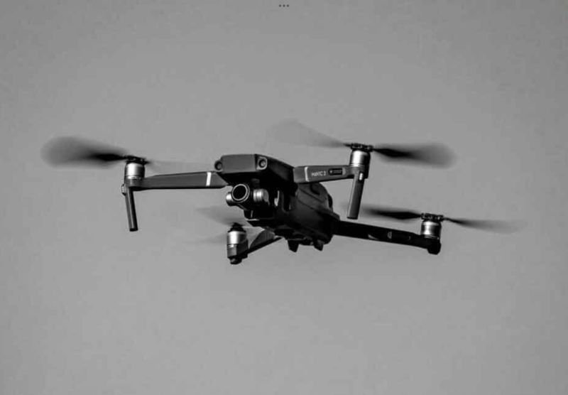 Die thailändische Zivilluftfahrtbehörde (CAAT) hat die Beschränkungen für Flüge unbemannter Luftfahrzeuge (Drohnen) in fünf Grenzprovinzen und anderen sicherheitssensiblen Gebieten bis zum 30. September 2025 verlängert. Die am 13. September als CAAT-Mitteilung Nr. 6 herausgegebene Ankündigung ersetzt die vorherige Mitteilung Nr. 5, die bis zum 15. September 2025 gültig war.