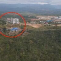 Ein ehemaliger Polizeibeamter der Sondereinheit sagte gestern (20. September), er habe einen Brief eingereicht, in dem er um ein Treffen mit Premierminister Anutin Charnvirakul bittet, um Vorwürfe gegen vier hochrangige Politiker seiner Bhumjaithai-Partei vorzubringen, von denen zwei heute Minister seien und angeblich Hauptaktionäre eines kambodschanischen Casinos seien, berichtete Amarin TV.