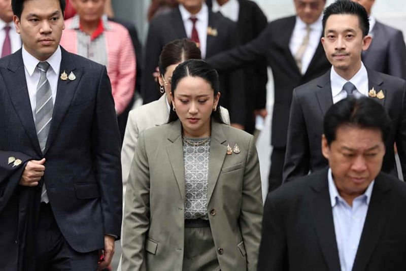Die Pheu Thai Partei bekräftigte, dass es in ihrer Führung keinen Wechsel geben werde, während sie sich auf eine interne Umstrukturierung im Vorfeld der Parlamentswahlen vorbereitet.Der Schlüsselstratege der Pheu Thai, Phumtham Wechayachai, sagte am Mittwoch, Parteivorsitzende Paetongtarn Shinawatra habe klargestellt, dass sie ihre Rolle so lange ausüben werde, wie die Parteimitglieder an ihre Fähigkeiten glaubten und ihr Vertrauen schenkten.