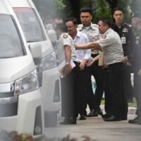 Das Urteil des Obersten Gerichtshofs vom Dienstag, das den ehemaligen Premierminister Thaksin Shinawatra zu einer einjährigen Gefängnisstrafe verurteilte, schwächt zwar den unmittelbaren Einfluss des ehemaligen Premiers auf die Politik, könnte der Pheu Thai Partei jedoch paradoxerweise einen Weg zum Überleben eröffnen – sofern es der Partei gelingt, sich ohne seine direkte Dominanz neu zu erfinden.