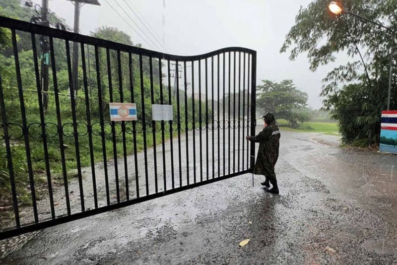 Thailand und Kambodscha haben sich laut dem amtierenden thailändischen Verteidigungsminister auf den Abzug schwerer Waffen und militärischer Ausrüstung, die Minenräumung, die Bekämpfung von Betrugsfällen in Kambodscha und die teilweise Wiedereröffnung der Grenzen geeinigt.