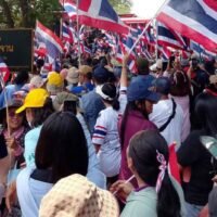 Der Ausschuss für Grenzangelegenheiten plant eine genauere Untersuchung der Landnutzung im umstrittenen Gebiet von Sa Kaeo. Das Ad-hoc-Zentrum für die Grenzsituation zwischen Thailand und Kambodscha (AHC) hat Pläne zum Bau eines 16 Kilometer langen Zauns entlang der umstrittenen Grenze genehmigt, der Baan Nong Chan mit Baan Nong Ya Kaew in der Provinz Sa Kaeo verbinden soll.