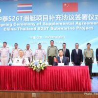 Admiral Jirapol Wongwit, Oberbefehlshaber der Königlich Thailändischen Marine, reiste nach Peking, um eine geänderte Vereinbarung zum Bau eines U-Boots zu unterzeichnen.