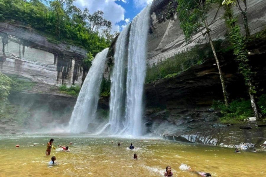 Thailand verzeichnete vom 1. Januar bis 14. September einen deutlichen Rückgang der ausländischen Touristenzahlen um 7,08 % im Vergleich zum Vorjahreszeitraum. Nach Angaben des Tourismus- und Sportministeriums kamen in diesem Zeitraum rund 23 Millionen ausländische Besucher ins Land. Malaysia blieb mit 3,28 Millionen Besuchern der größte Herkunftsmarkt, dicht gefolgt von China mit 3,23 Millionen.