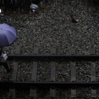 Das thailändische Wetteramt (TMD) gibt Unwetterwarnung für Bangkok und den Nordosten heraus. Das thailändische Wetteramt (TMD) hat für Sonntag (28. September) in ganz Thailand weit verbreiteten, heftigen Regen und Gewitter vorhergesagt. In Bangkok, den umliegenden Provinzen und im Nordosten des Landes besteht eine 70-prozentige Sturmwahrscheinlichkeit.