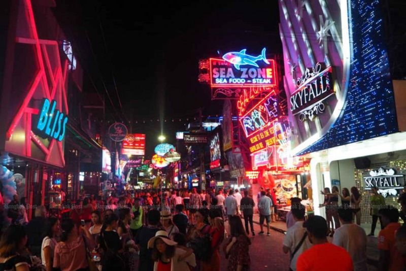 Angesichts der jüngsten BBC Three-Dokumentation über die „dunkle Seite“ Thailands haben Tourismusunternehmen in Pattaya die Regierung aufgefordert, anhaltende negative Probleme wie Betrug, die Entkriminalisierung von Sexarbeiterinnen und Sexarbeiterinnen sowie die Regulierung von Cannabis zu lösen.