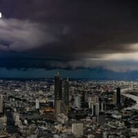In ganz Thailand werden heftige Regenfälle, Sturzfluten und hohe Wellen erwartet, wobei der Südwestmonsun in der Andamanensee und den Golfregionen für Störungen sorgen wird.