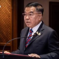 Thailand baut mit einem Budget von 87 Millionen THB einen 10 km langen Grenzzaun in Sa Kaeo. Thailand plant einen 10 km langen Grenzzaun in Sa Kaeo entlang der thailändisch-kambodschanischen Grenze. Die anfängliche Finanzierung erfolgt durch Prinzessin Chulabhorn, das Gesamtbudget beträgt 87 Millionen Baht.