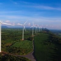 Thailand warnt: Lücke bei sauberer Energie könnte den Boom von Rechenzentren behindern. Verzögerungen beim Energieplan wecken Bedenken hinsichtlich des Vertrauens der Investoren. Thailands digitale Träume könnten ins Stocken geraten, da Investoren warnen, dass die lückenhafte Versorgung des Landes mit sauberer Energie das Risiko birgt, Milliarden-Baht-Rechenzentrumsprojekte abzuschrecken.