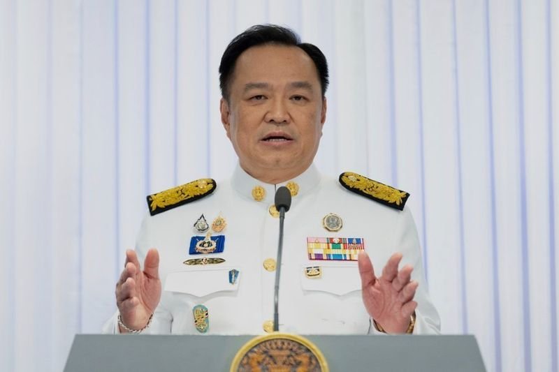 Der thailändische Premierminister Anutin Charnvirakul hat ein Vermögen von 3,9 Milliarden Baht offengelegt. Er enthüllte damit einen enormen Reichtum, der unter anderem drei Privatjets und zwei Schnellboote umfasst. Anutin gab 1,09 Milliarden Baht in bar und Einlagen auf über zwei Dutzend Bankkonten an.