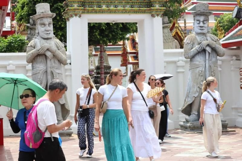 Die Stärkung des Baht könnte dazu führen, dass die Zahl der ausländischen Touristen in diesem Jahr nicht das Ziel von 40 Millionen erreicht, was Thailand die Möglichkeit entgehen lässt, von den Ausgaben der Touristen während ihres Aufenthalts im Land zu profitieren.