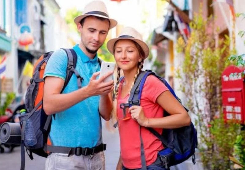 . Thailands Tourismusbranche erlebt einen deutlichen Abschwung. Die thailändische Tourismusbehörde (TAT) prognostiziert für dieses Jahr 33,4 Millionen ausländische Touristen. Dies entspricht einem Rückgang von 6 % im Vergleich zum Vorjahr, der vor allem auf starke Einbrüche in den südostasiatischen und ostasiatischen Märkten zurückzuführen ist. Der Rückgang droht die Erholungsdynamik in einem für die Wirtschaft des Landes wichtigen Sektor zu gefährden.