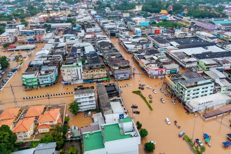 Die Bezirke in der oberen Provinz Phetchabun sind aufgrund der starken und anhaltenden Regenfälle, die durch den tropischen Sturm Nongfa verursacht wurden, mit großflächigen Überschwemmungen konfrontiert. Der Bezirk Lom Sak verzeichnete den höchsten Hochwasserstand seiner jüngeren Geschichte.