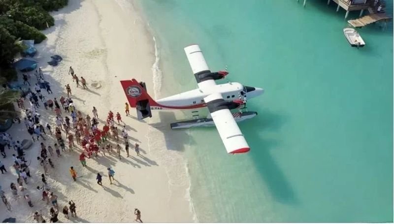Thailand testet Wasserflugrouten in Trang, um den Tourismus anzukurbeln und abgelegene Inseln mit wichtigen Reisezielen zu verbinden. Die thailändische Zivilluftfahrtbehörde (CAAT) plant in Zusammenarbeit mit Siam Seaplane und Thai Seaplane noch in diesem Jahr Testflüge. Diese Initiative soll den thailändischen Tourismus revolutionieren, wobei Koh Kradan als erstes Testgelände dienen soll.