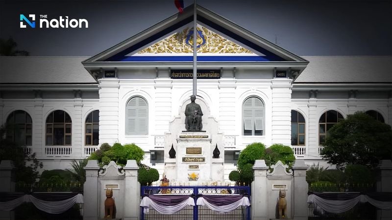 Die Unruhen im Innenministerium sind das Ergebnis eines politischen „Rachespiels“ und Machtkampfes zwischen der Bhumjaithai-Partei (blau) und der Pheu-Thai-Partei (rot).Der Konflikt wurde von der vorherigen Pheu Thai Regierung ausgelöst, die mehrere Umbildungen durchführte, um hochrangige Beamte, die mit der Bhumjaithai Partei verbunden waren, aus wichtigen Ministerposten zu entfernen.