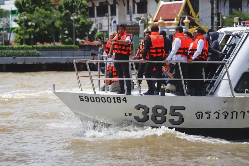 Der Gouverneur von Bangkok, Chadchart Sittipunt, versicherte der Öffentlichkeit, dass die Stadt auf die kombinierten Bedrohungen durch Abfluss aus dem Norden, Hochwasser und starke Regenfälle vorbereitet sei. Er sagte, der aktuelle Wasserstand sei deutlich niedriger als bei den Überschwemmungen im Jahr 2011.