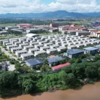 SpaceX gab an, den Dienst für mehr als 2.500 Starlink-Geräte in Betrugszentren in Myanmar eingestellt zu haben. Dies geschah als Reaktion auf Berichte, wonach die Nutzung dieser Geräte durch Verbrecherbanden für den Satelliten-Internetdienst stark zugenommen habe.