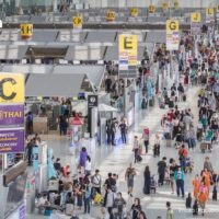 Der internationale Flughafen Suvarnabhumi gehört zu den Top 10 der Welt.Der Flughafen Suvarnabhumi belegte bei den Condé Nast Traveler Readers‘ Choice Awards 2025 den 10. Platz weltweit. Das Ranking wurde im Rahmen der jährlichen Umfrage des Magazins durch Stimmen von Reisenden weltweit ermittelt. Die Auszeichnung ist auf die kontinuierliche Entwicklung der Infrastruktur des Flughafens und seine Bemühungen zur Verbesserung der Servicequalität und des Passagiererlebnisses zurückzuführen.