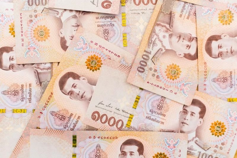 Die thailändische Regierung will die Kosten für das Haushaltsjahr 2026 unter Kontrolle halten und hat sie auf 1,2 Billionen Baht festgelegt.Die Regierung plant für das Haushaltsjahr 2026 eine Neuverschuldung von insgesamt 1,2 Billionen Baht, ein leichter Rückgang gegenüber den 1,22 Billionen Baht im Haushaltsjahr 2025.