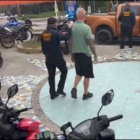 Ein großes, von Russen geführtes Mietunternehmen wurde auf Koh Phangan durchsucht. Ein Thailändischer Kandidat wurde festgenommen, ein russischer Chef war in Phuket stationiert. Die Polizei hat eine Razzia bei einer großen Autovermietung in russischem Besitz auf Koh Phangan durchgeführt, Hunderte Motorräder und Autos beschlagnahmt und sieben Personen festgenommen.