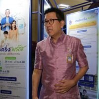 Finanzminister Ekniti Nitithanprapas sagt, dass das am Mittwoch startende Zuzahlungsprogramm „Khon La Khrueng Plus“ (Halb-Halb Plus) voraussichtlich 20 Millionen Bürgern landesweit zugutekommen wird. Die Initiative zielt darauf ab, die Binnennachfrage anzukurbeln und eine weitere Verlangsamung der Wirtschaft im letzten Quartal 2025 zu verhindern, sagte Herr Ekniti.