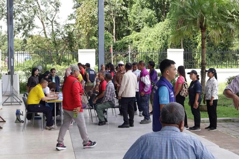 Gemeindevorsteher in vier Distrikten der Provinz Sa Kaeo an der Grenze zu Kambodscha führten am Sonntag Evakuierungsübungen durch, während die Armee erklärte, die Minenräumung in einem Grenzdorf sei Teil eines Plans zur Vertreibung kambodschanischer Siedler, die in thailändisches Gebiet vordringen.