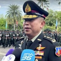 Der neue Oberbefehlshaber der Ersten Armee Generalleutnant Worayos Luangsuwan schwört, die thailändische Souveränität mit seinem Leben zu verteidigen, als er von General Amarit Boonsuya das Kommando über das Gebiet der Ersten Armee übernimmt.