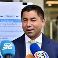 Der ehemalige stellvertretende nationale Polizeichef, General Surachate Hakparn „Big Joke“ beantragte am Dienstag beim Ausschuss für nationale Strategie und Reformen des Repräsentantenhauses, den nationalen Polizeichef, General Kittharath Punpetch, wegen angeblichen Fehlverhaltens und Machtmissbrauchs zu untersuchen.