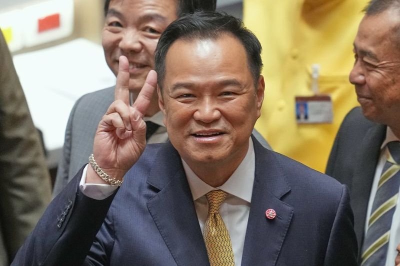 Premierminister Anutin Charnvirakul könnte das Repräsentantenhaus Anfang Dezember auflösen und damit einer Misstrauensdebatte der Oppositionsgruppen zuvorkommen. Thailands Premierminister könnte sich für Parlamentswahlen entscheiden, bevor das Repräsentantenhaus Mitte Dezember wieder zusammentritt, und so einem möglichen Verhör durch die Oppositionsfraktionen entgehen.