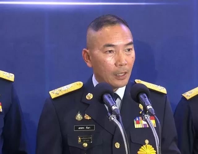 Der neue Luftwaffenkommandeur hat versprochen, weibliche Kampfpiloten auszubilden und gleichzeitig die Fähigkeiten im Bereich Drohnen und Drohnenabwehr zu verbessern. Damit läutet er eine neue Ära der Luftstrategie ein.