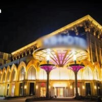 Die südkoreanische Tageszeitung Chosun Daily berichtete, dass Sihanoukville, Kambodschas größte Hafenstadt, zur Heimat eines riesigen Verbrechersyndikats geworden sei, das als „Wench“-Gruppe bekannt ist.