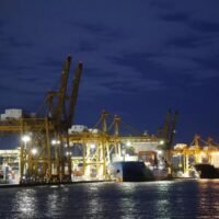 Thailands Hersteller sind besorgt, sich an die neue internationale Handelslandschaft anzupassen. Die Industrie ist wegen der US-Zollregeln nervös. Der thailändische Fertigungssektor hat mit den Herausforderungen zu kämpfen, die die US-Zollbestimmungen für thailändische Importe mit sich bringen, obwohl der Zollsatz Anfang August deutlich gesenkt wurde.