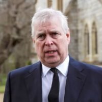 Der in Ungnade gefallene Ex-Prinz Andrew soll während einer vom britischen Steuerzahler finanzierten Reise nach Thailand, die er als britischer Handelsgesandter unternahm, 40 Prostituierte in sein Fünf-Sterne-Hotel in Bangkok gebracht haben, wie sein Biograf behauptet.