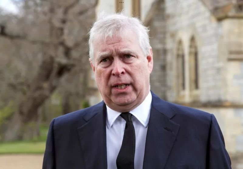 Der in Ungnade gefallene Ex-Prinz Andrew soll während einer vom britischen Steuerzahler finanzierten Reise nach Thailand, die er als britischer Handelsgesandter unternahm, 40 Prostituierte in sein Fünf-Sterne-Hotel in Bangkok gebracht haben, wie sein Biograf behauptet.