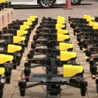 Die Königlich Thailändische Armee erhielt am 24. November 2025 100 lokal hergestellte Drohnen, die von der Yam Fao Phandin Stiftung gespendet wurden, um die Grenzsicherheit an der thailändisch-kambodschanischen Grenze zu verbessern. Die Drohnen und zugehörigen Systeme im Wert von 19 Millionen Baht wurden offiziell an Generalleutnant Veerayut Raksilp, Kommandeur der 2. Armeeregion, übergeben. Der ehemalige Kommandeur, Generalleutnant Boonsin Padklang, wohnte der Zeremonie bei.