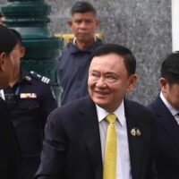 Die Steuerbehörde bereitet weitere Untersuchungen des Vermögens des ehemaligen Premierministers Thaksin Shinawatra vor, um die Steuerschulden in Höhe von 17,6 Milliarden Baht einzutreiben, die aus dem Verkauf von Aktien der von ihm gegründeten Telekommunikationsfirma Shin Corp an die in Singapur ansässige Temasek Holdings Pte. entstanden sind.