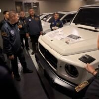 Das Cyber Crime Investigation Bureau (CCIB) und das Anti-Money Laundering Office (AMLO) führten am Sonntag (9. November) koordinierte Razzien an 36 Orten in Bangkok und der Provinz Trat durch, um Vermögenswerte zu beschlagnahmen, die mit Phat Suphapha, auch bekannt als Ly Yong Phat, in Verbindung stehen – einem kambodschanischen Senator und Geschäftsmann chinesischer und thailändischer Koh Kong-Abstammung und Eigentümer der LYP Group.