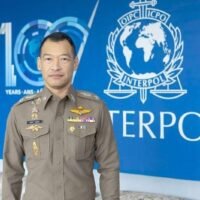 Die Einwanderungsbehörde kündigte am 25. November verstärkte Kontroll- und Überprüfungsmaßnahmen für alle ausländischen Staatsangehörigen an, die nach Thailand ein- und ausreisen. Die Maßnahme gilt an allen internationalen Flughäfen und Grenzübergängen landesweit und soll verhindern, dass sich Personen, die sich als Touristen ausgeben, zu Straftaten verleiten oder an illegalen Aktivitäten beteiligt sind.