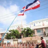 Ökonomen warnen vor gravierenden Schäden, sollte der Grenzkonflikt zwischen Thailand und Kambodscha wieder aufflammen, und weisen darauf hin, dass Exporte, Tourismus und Arbeitsmarkt unter den Folgen leiden könnten, da der Konsum beeinträchtigt wird.