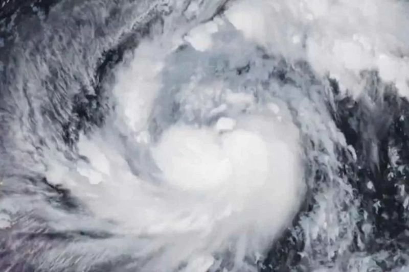 : Die Philippinen evakuierten über 100.000 Einwohner in ihren östlichen und nördlichen Regionen, da sich Taifun Fung-wong am Sonntag zu einem Supertaifun verstärkte und im Laufe des Tages erwartet wurde. Es drohte, sintflutartige Regenfälle, zerstörerische Winde und Sturmfluten auszulösen.