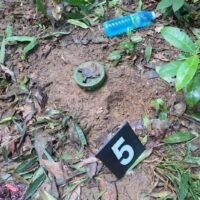 Die thailändische Armee hat Kambodscha für das Verlegen neuer Landminen verurteilt, die thailändische Soldaten in der thailändischen Provinz Si Sa Ket schwer verletzten und damit ein Friedensabkommen brachen, das beide Länder kürzlich unterzeichnet hatten