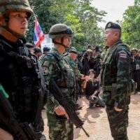 General Nattaphon sagte, er habe seinen kambodschanischen Amtskollegen nach provokativen Schüssen in Sa Kaeo gewarnt. Kambodscha versucht, Thailand zu diskreditieren, sagt der Verteidigungsminister