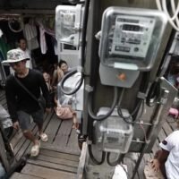 Das Innenministerium hat eine dringende Initiative mit dem Titel „Mahadthai Thum Thun Thee (Innenministerium beschleunigt jetzt): Aktion 5“ ins Leben gerufen, die darauf abzielt, durch fünf Schlüsselmaßnahmen rasche Verbesserungen der Lebensqualität der Thailänder zu erzielen. Unsit Sampuntharat, Staatssekretär im Innenministerium, sagte, Premierminister Anutin Charnvirakul, der gleichzeitig auch Innenminister ist, habe die Behörden angewiesen, die Umsetzung zu beschleunigen.