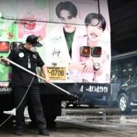 Bangkok hat eine Warnung vor schlechter Luftqualität herausgegeben, da die PM2,5 Feinstaubwerte den Sicherheitsstandard überschritten und ein als gesundheitsschädlich eingestuftes Niveau erreicht haben. Die Behörden raten allen Einwohnern, im Freien Schutzmasken zu tragen und anstrengende Aktivitäten aufgrund der Gesundheitsrisiken einzuschränken.